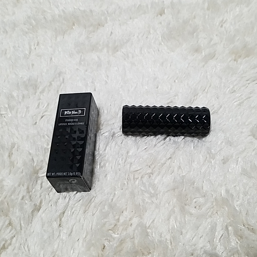 Kat Von D Studded Kiss lipstick- Homegirl